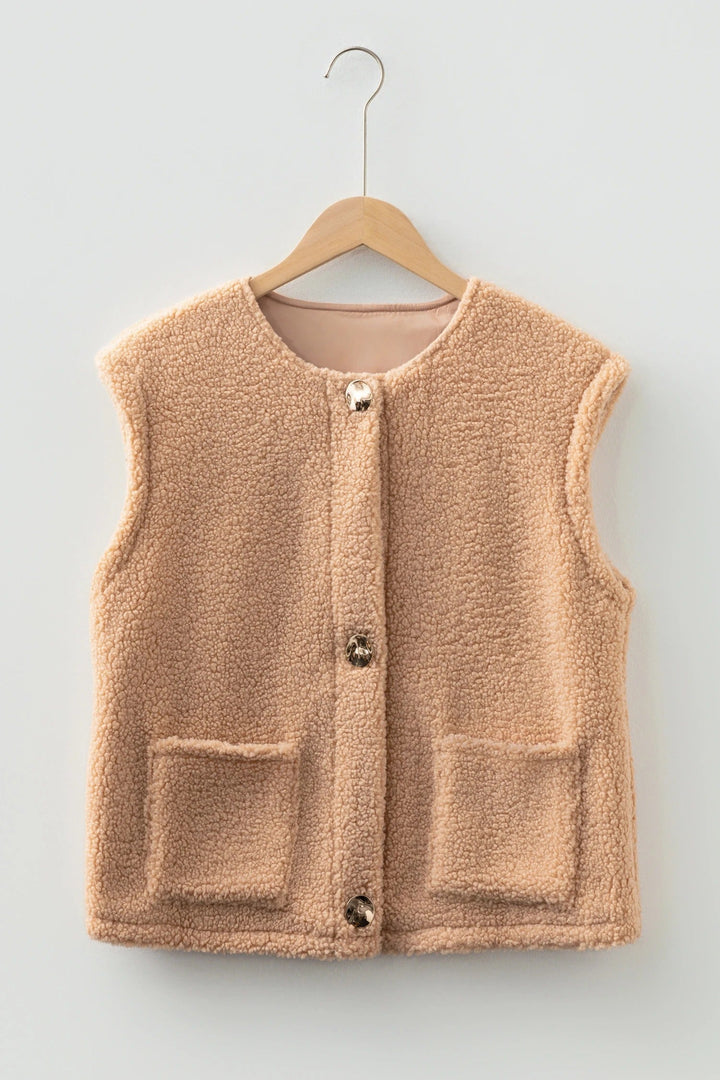 Morbido gilet donna teddy beige, versatile per ogni occasione. Offre comfort e calore per la moda inverno.