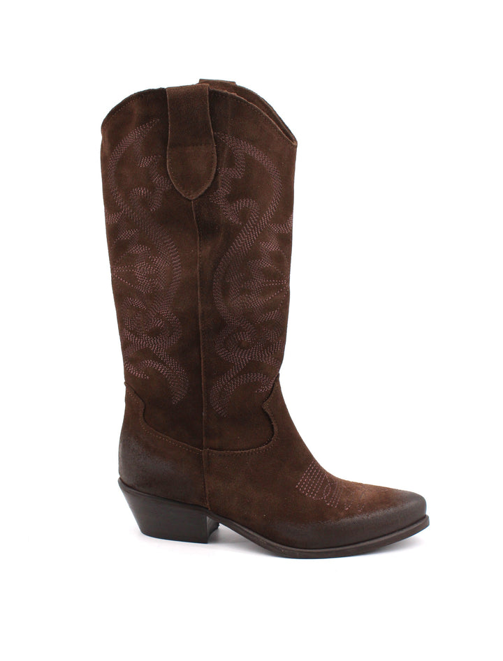 Eleganti stivali texani donna in camoscio marrone, ideali per un tocco western chic e casual quotidiano.