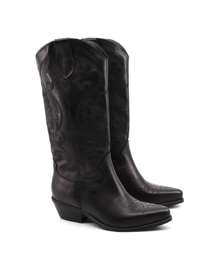 Stivali texani neri da donna in pelle, gambale 30cm e tacco 4.5cm. Ideali per un look western chic.