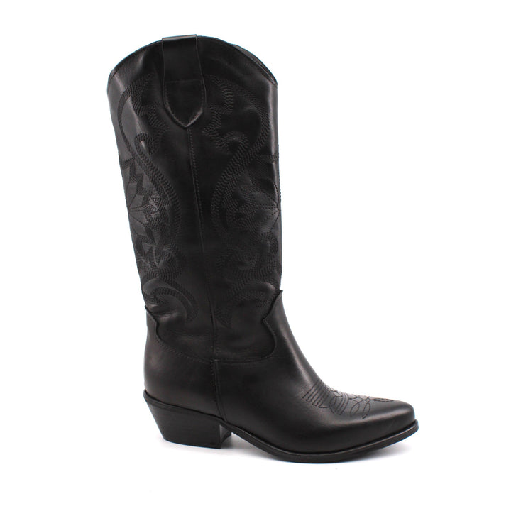 Stivali texani donna neri in pelle con gambale medio e tacco 4.5cm. Un classico intramontabile per ogni outfit.
