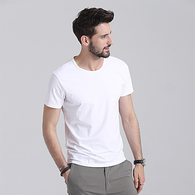 T-shirt uomo leggera e fresca, slim fit girocollo. La maglietta estiva perfetta per ogni giorno.