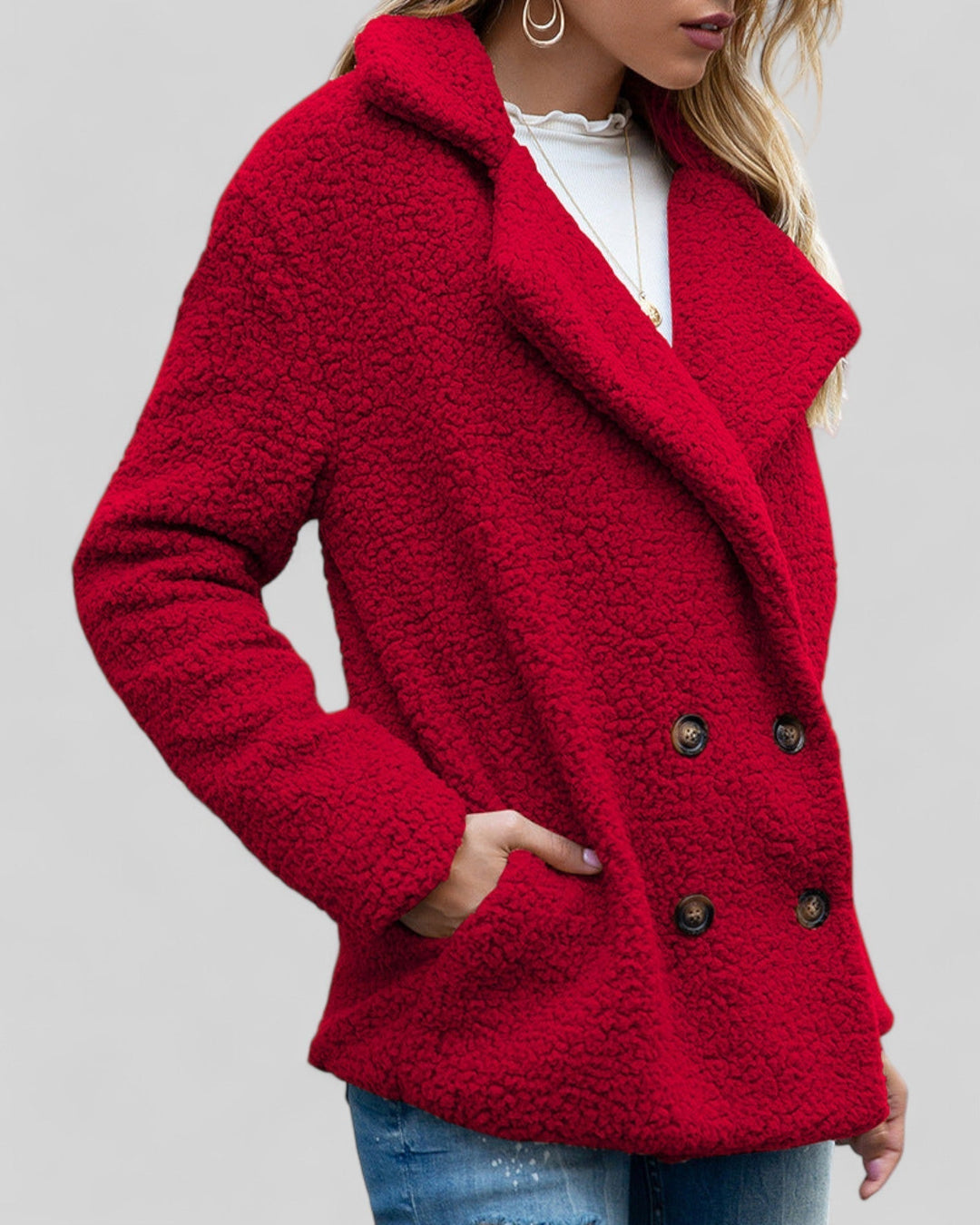 Vista laterale del cappotto donna morbido, design elegante per un comfort versatile e moderno.