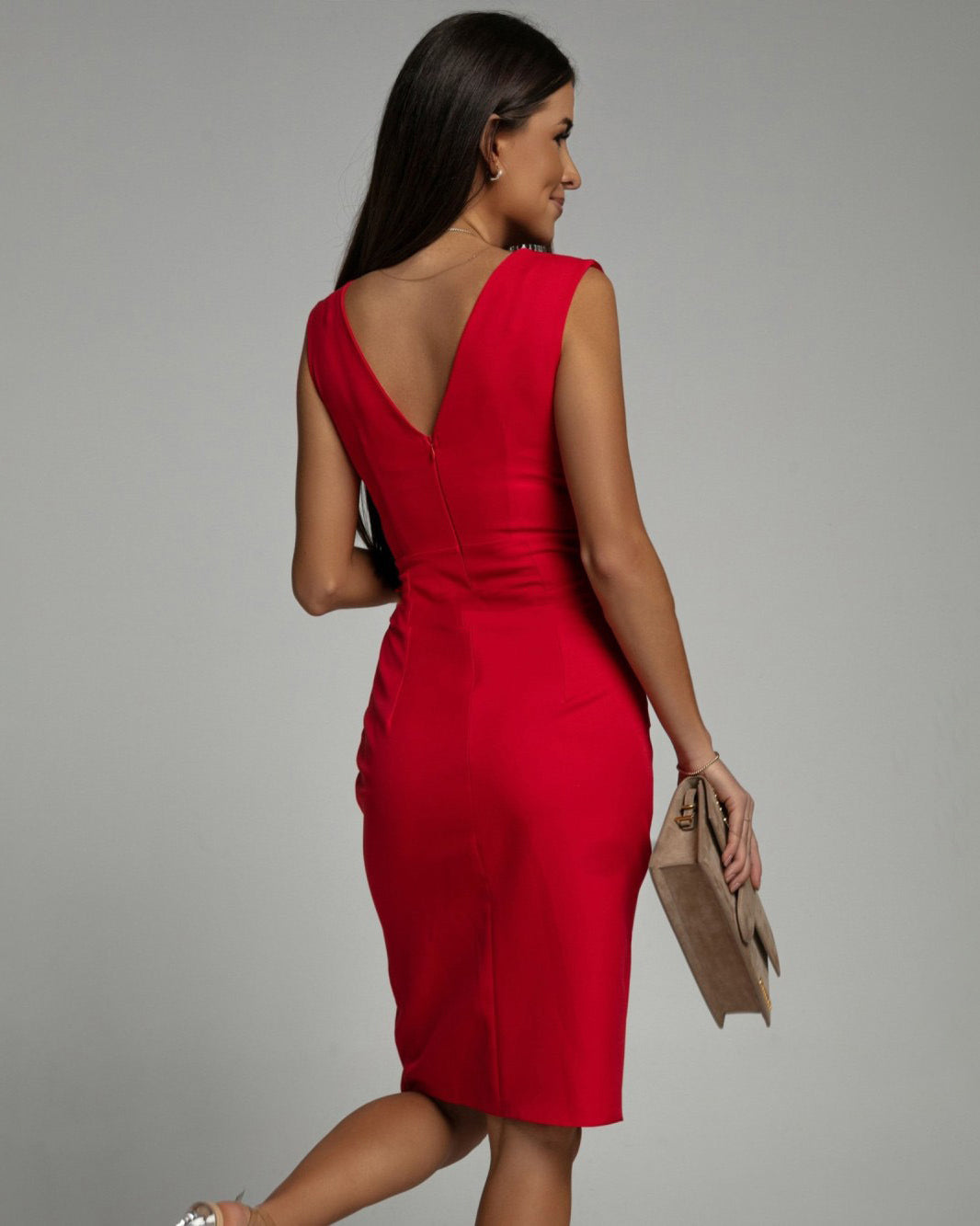 Elegante abito midi da sera per donna, scollo a V e spacco. Vestito aderente ideale per occasioni speciali.