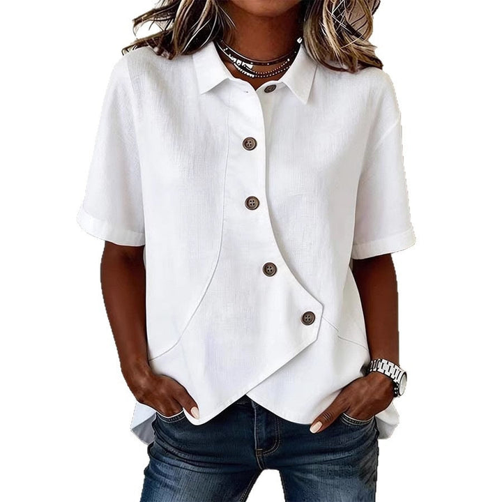 Blusa tinta unita con bottoni asimmetrici, capo d'abbigliamento femminile elegante e comodo.