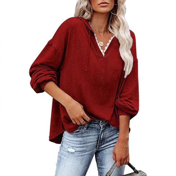 Felpa donna casual con cappuccio, scollo a V e dettagli in pizzo, maniche lunghe comoda.