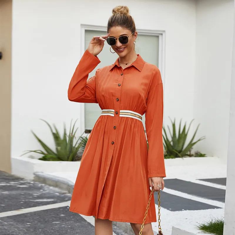 Abito midi donna estivo arancione con gonna svasata e bottoni, ideale per un comfort raffinato e alla moda.