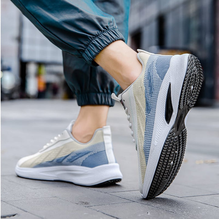 Sneakers uomo comfort quotidiano, scarpe basse con lacci per stile casual e durabilità.