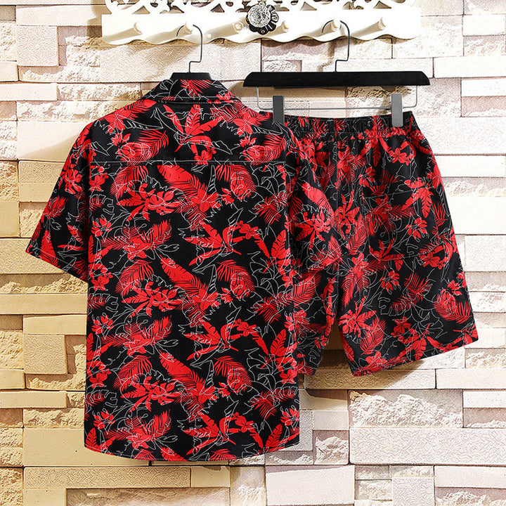Completo uomo rosso scuro: camicia stampata estiva e pantaloncini streetwear, ideale per un abbigliamento casual chic.