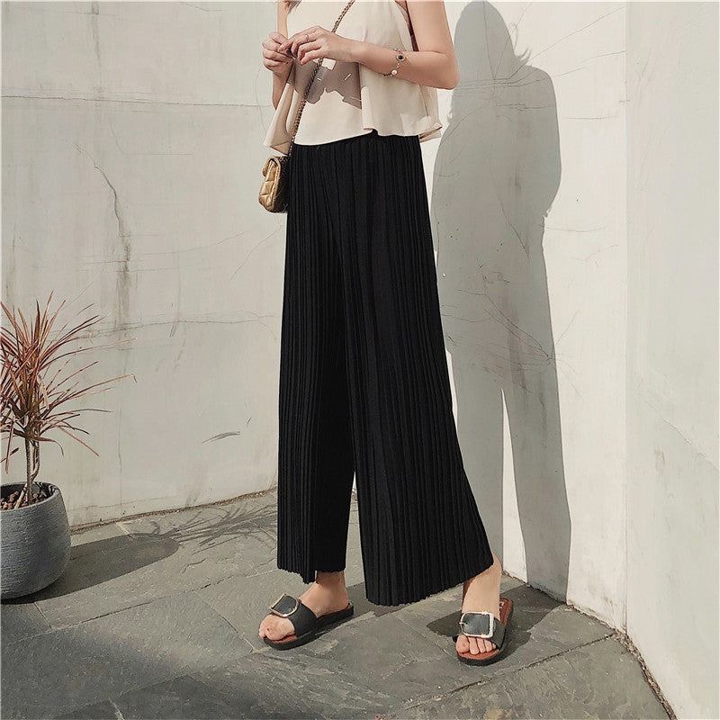 Pantaloni donna pieghettati a gamba larga cropped, perfetti per outfit eleganti e alla moda donna.