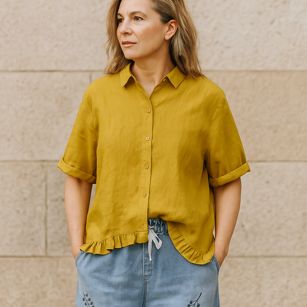 Camicia donna blu marine in cotone, maniche corte. Un must-have casual per la moda estiva femminile.