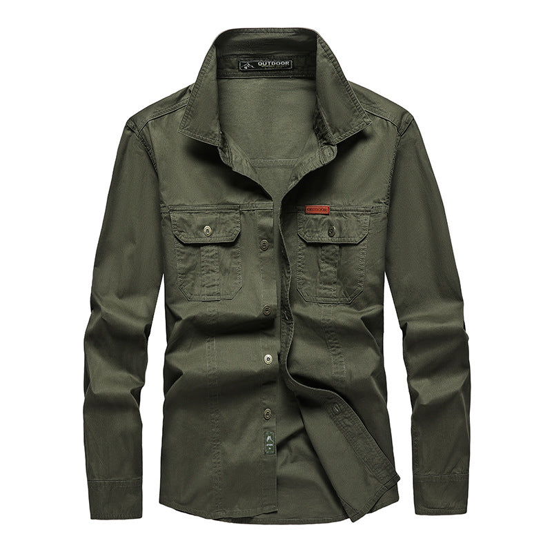 Camicia cargo uomo con tasche applicate, funzionale per look quotidiani e moda maschile versatile.