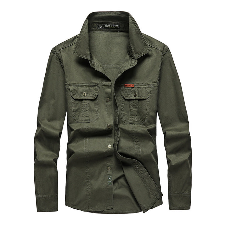 Camicia cargo uomo con tasche applicate, funzionale per look quotidiani e moda maschile versatile.