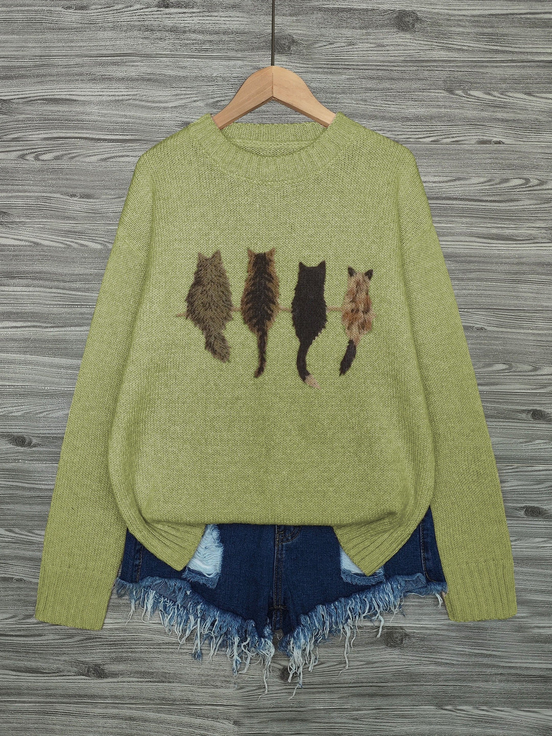 Maglione viola donna, oversize con gatti. Girocollo per comfort e look casual.