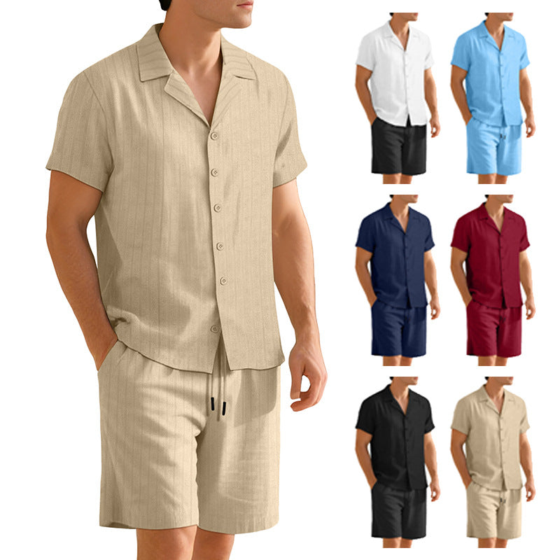 Completo casual uomo in lino, camicia a maniche corte e pantaloni, perfetto per look quotidiani estivi.