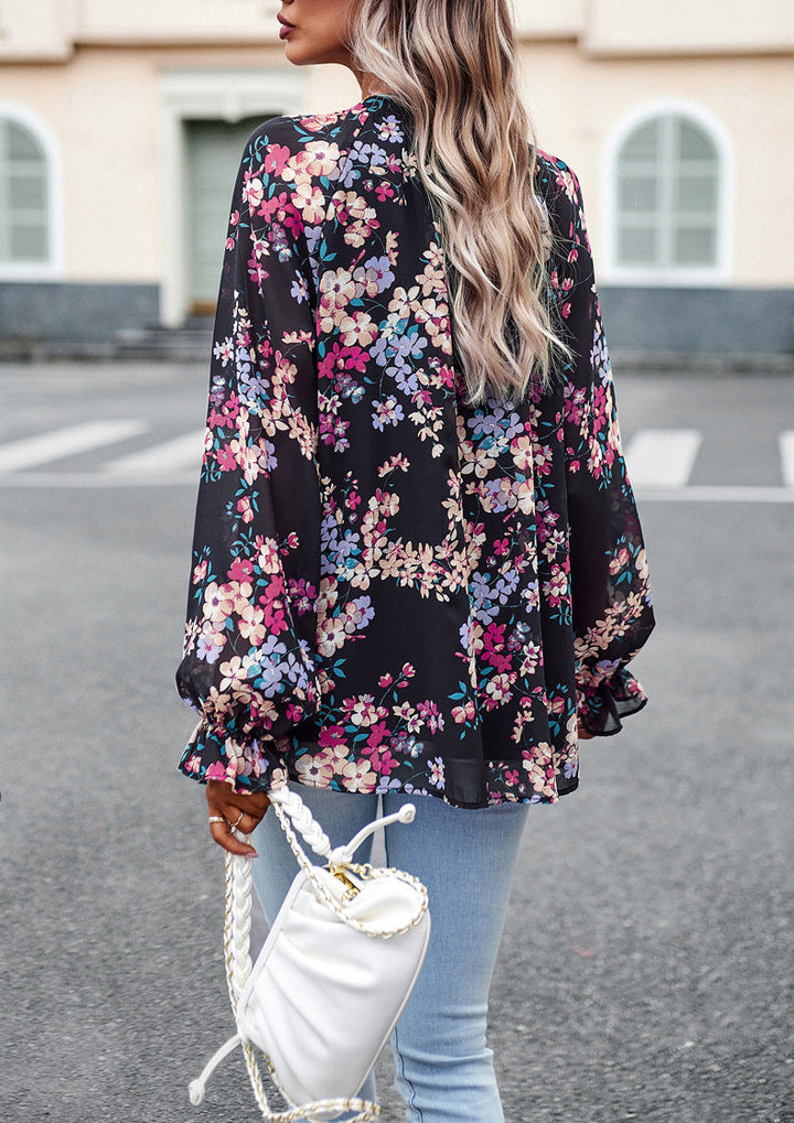 Elegante blusa donna floreale autunnale con scollo a V e maniche lunghe. Perfetta per ogni occasione.