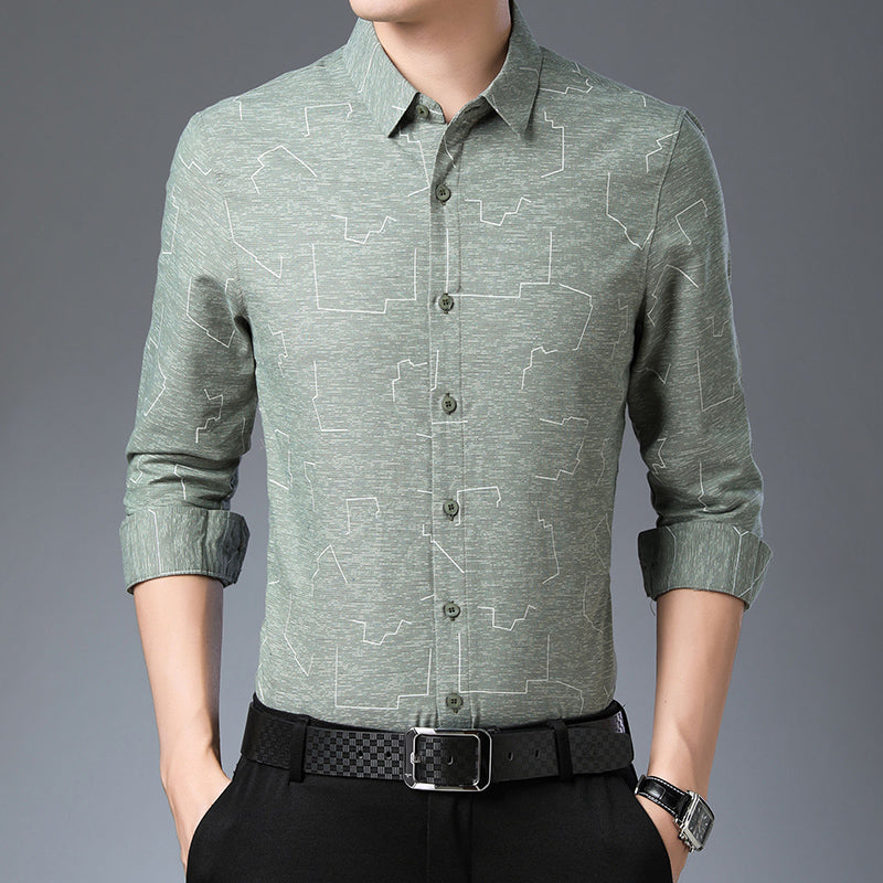 Camicia uomo a manica lunga verde oliva, stile casual con bottoni, perfetta per abbigliamento maschile versatile.