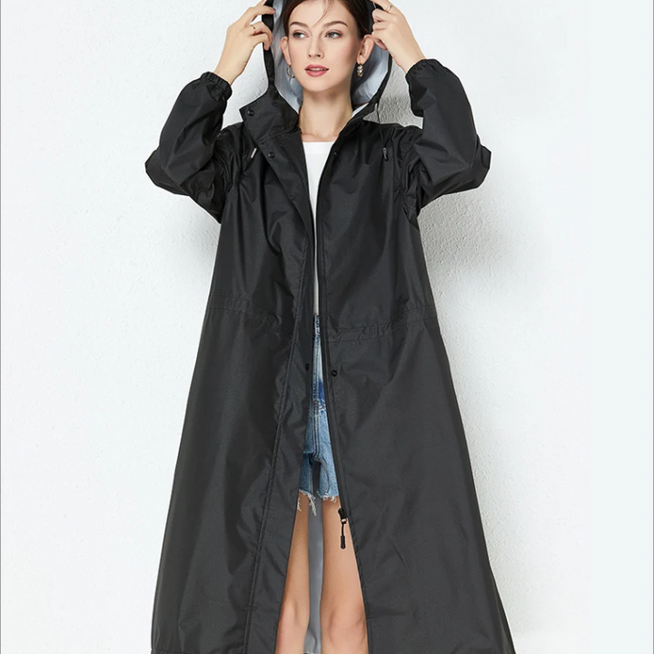 Cappotto antipioggia donna, ideale per la città e il tempo libero, mantiene asciutte e alla moda.
