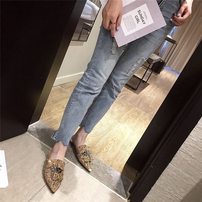 Calzature quotidiane: pantofole donna con punta chiusa e suola piatta.