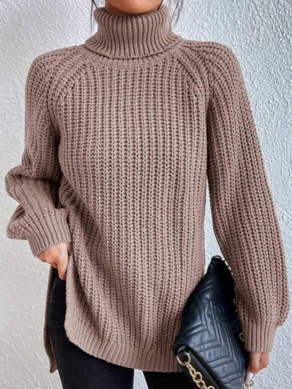 Maglione dolcevita femminile con design a maniche raglan, orlo spaccato, versatile per ogni occasione.