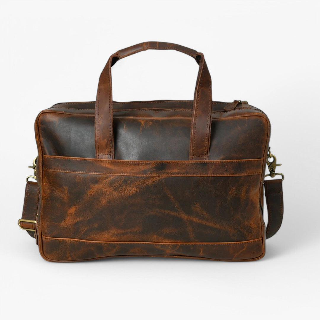 Borsa da viaggio marrone con tracolla, portadocumenti e scomparti per ogni esigenza.