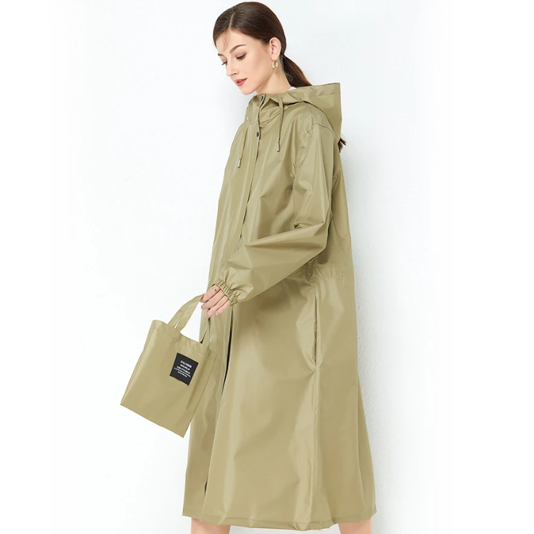 Capospalla donna antipioggia, lungo e alla moda, per un comfort asciutto e garantito.