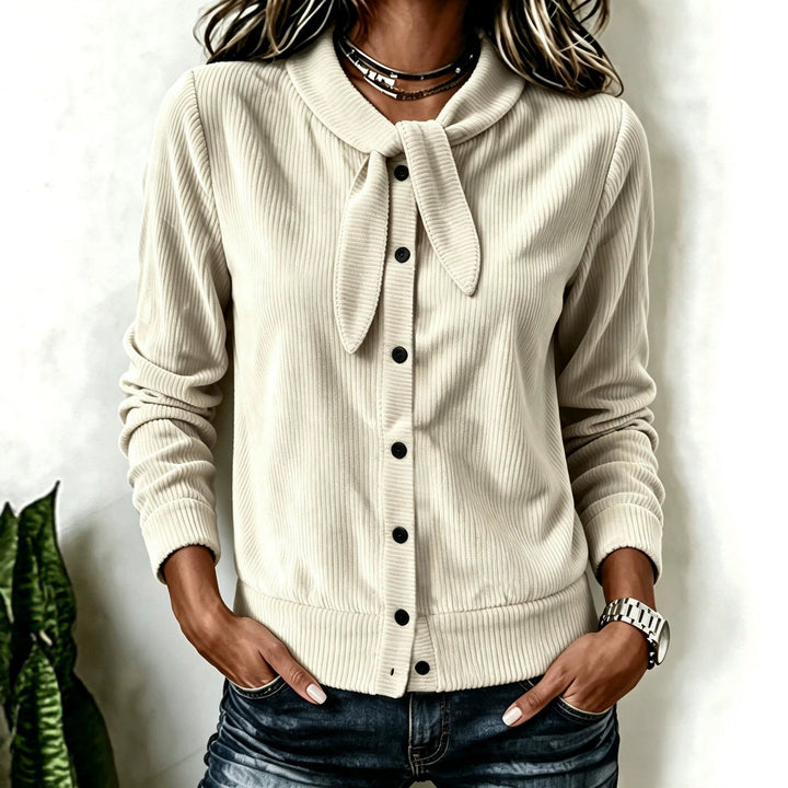 Maglione donna morbido con fiocco in velluto e bottoni eleganti. Ideale per autunno inverno.