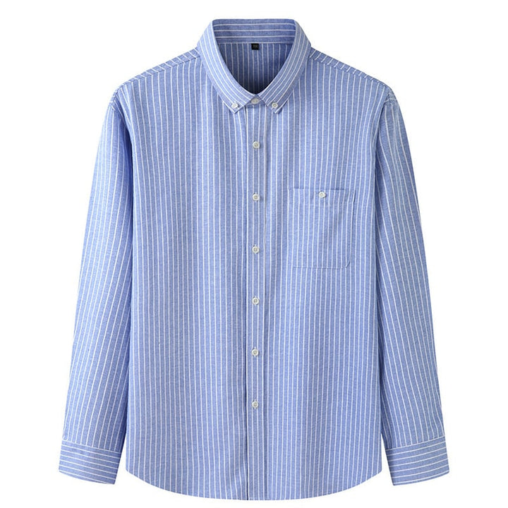 Moda maschile: camicia uomo a maniche lunghe a righe, comoda e leggera. Ideale per la primavera, stile casual-elegante.