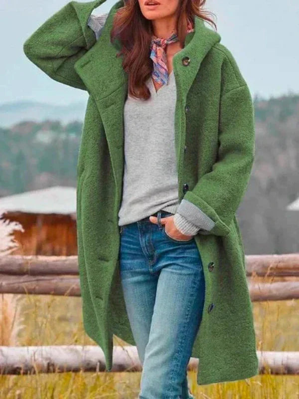 Outfit invernale: giacca lunga donna slim fit con tasche, per un look elegante e caldo nella stagione fredda.