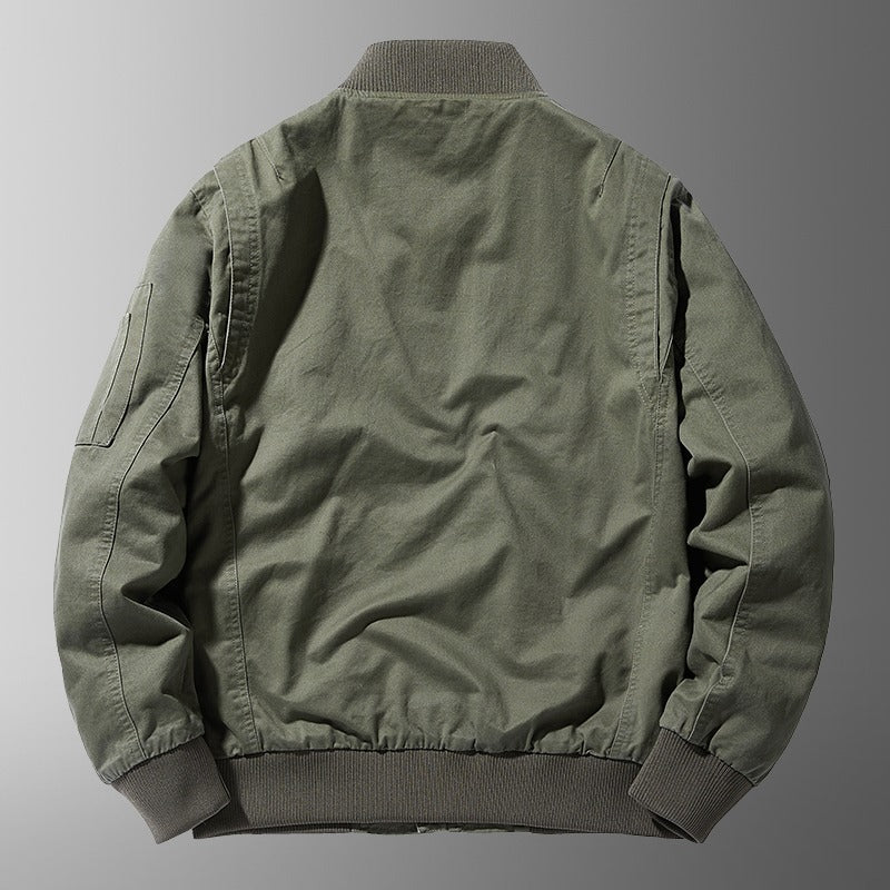 Giubbotto bomber casual da uomo con collo alto e vestibilità comoda. Capispalla autunnale/primaverile per stile moderno.