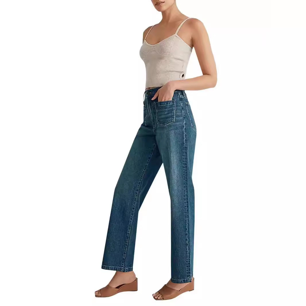 Modello frontale di jeans donna a vita alta blu, larghi e strappati, ideali per abbigliamento femminile casual.