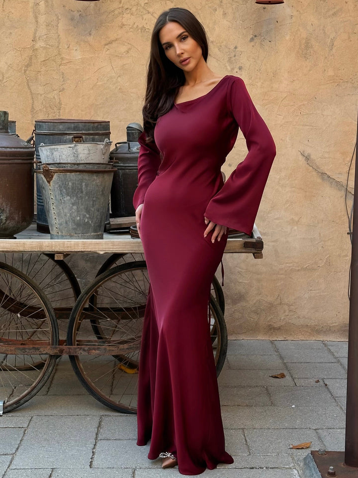 Maxi vestito donna con maniche lunghe, perfetto per la stagione autunnale, casual chic.