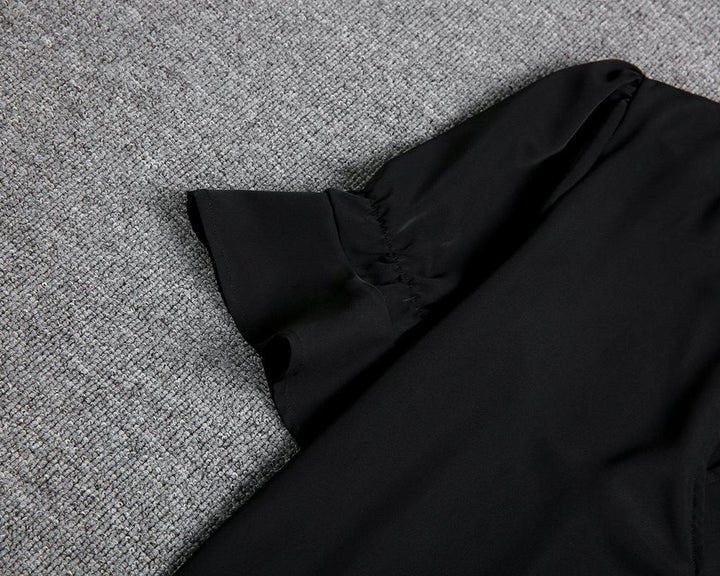 Abito da donna nero midi elegante, stile shift, ideale per l'ufficio. Vestito autunnale professionale e versatile.