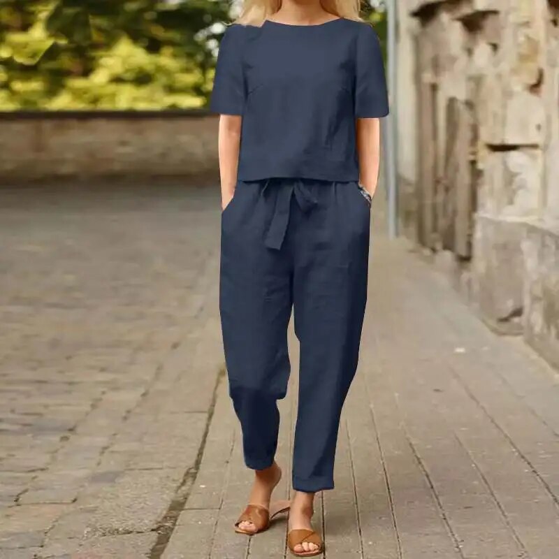 Completo estivo donna due pezzi con pantaloni ampi e top leggero. Vestibilità comoda, moda primavera estate.