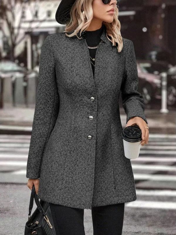 Cappotto lungo donna grigio doppio petto, ideale per l'eleganza autunnale e invernale, stile versatile.