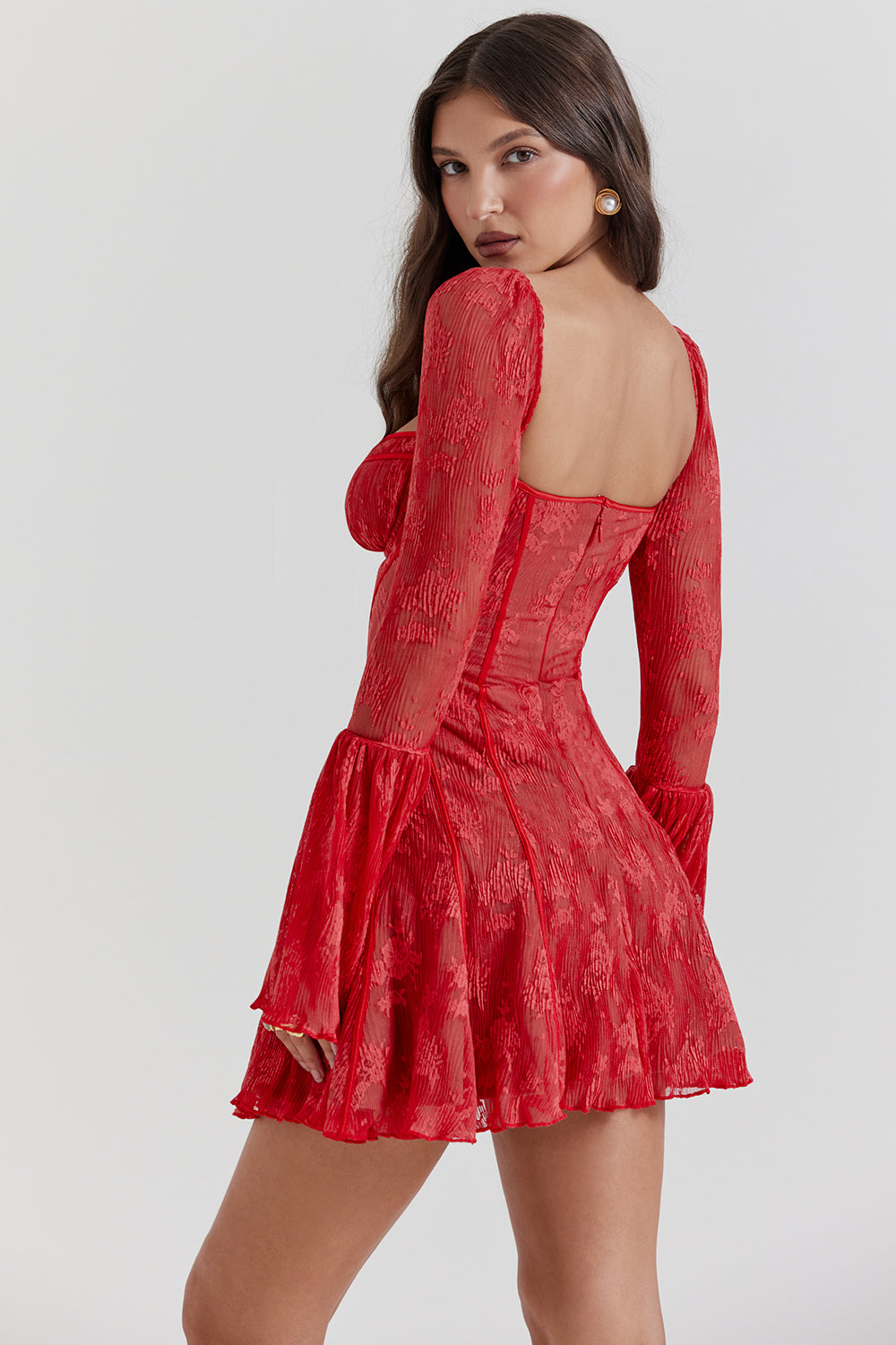 Abito mini elegante vintage, maniche lunghe, moda donna autunnale versatile.