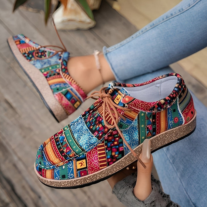 Scarpe sneakers donna con stile artistico unico, leggere e ammortizzate per uso quotidiano e moda casual.