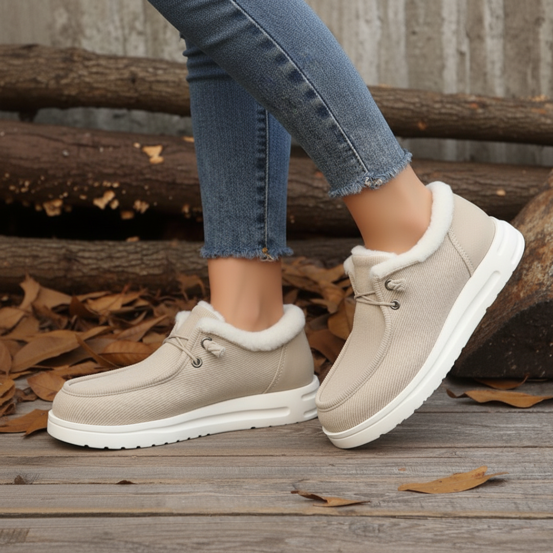 Moda donna inverno: stivali slip-on con suola in gomma antiscivolo, foderati per massimo comfort e calore.
