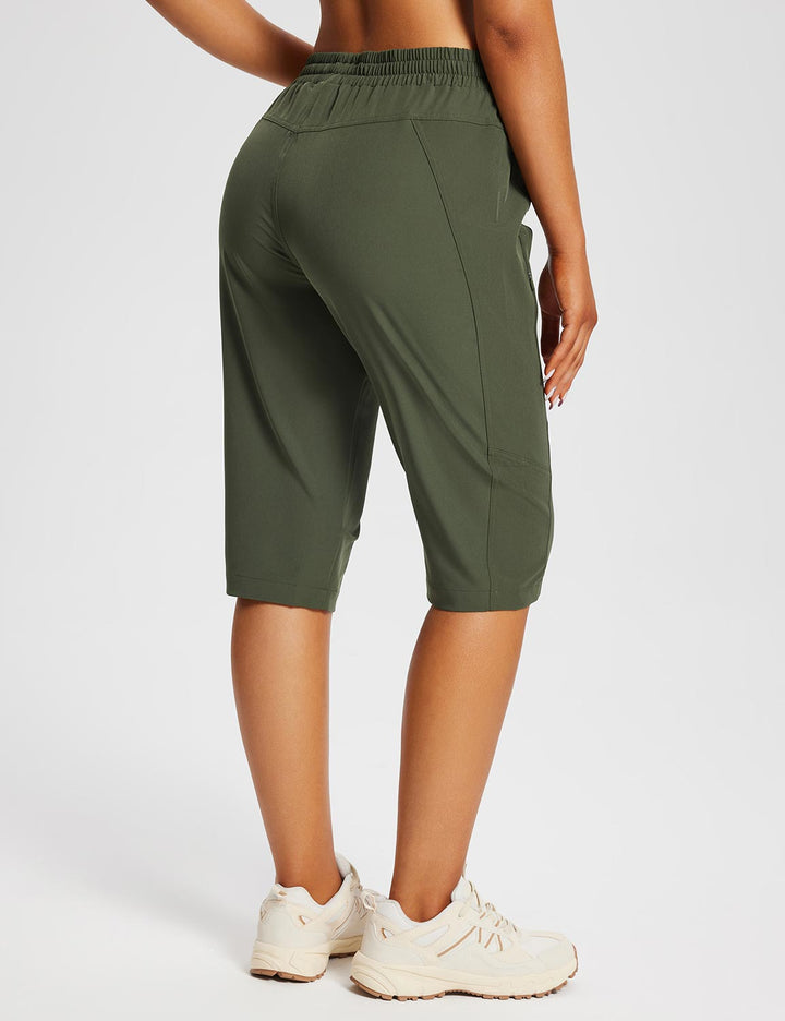 Pantaloni capri donna per fitness e outdoor, con tasche sicure per oggetti personali.