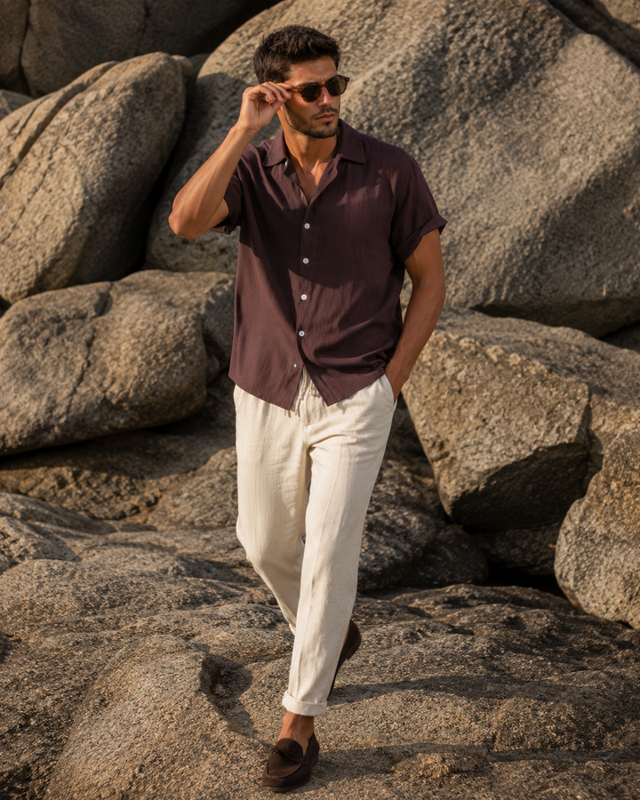 Elegante camicia estiva da uomo color marrone moka, un capo casual e sofisticato.