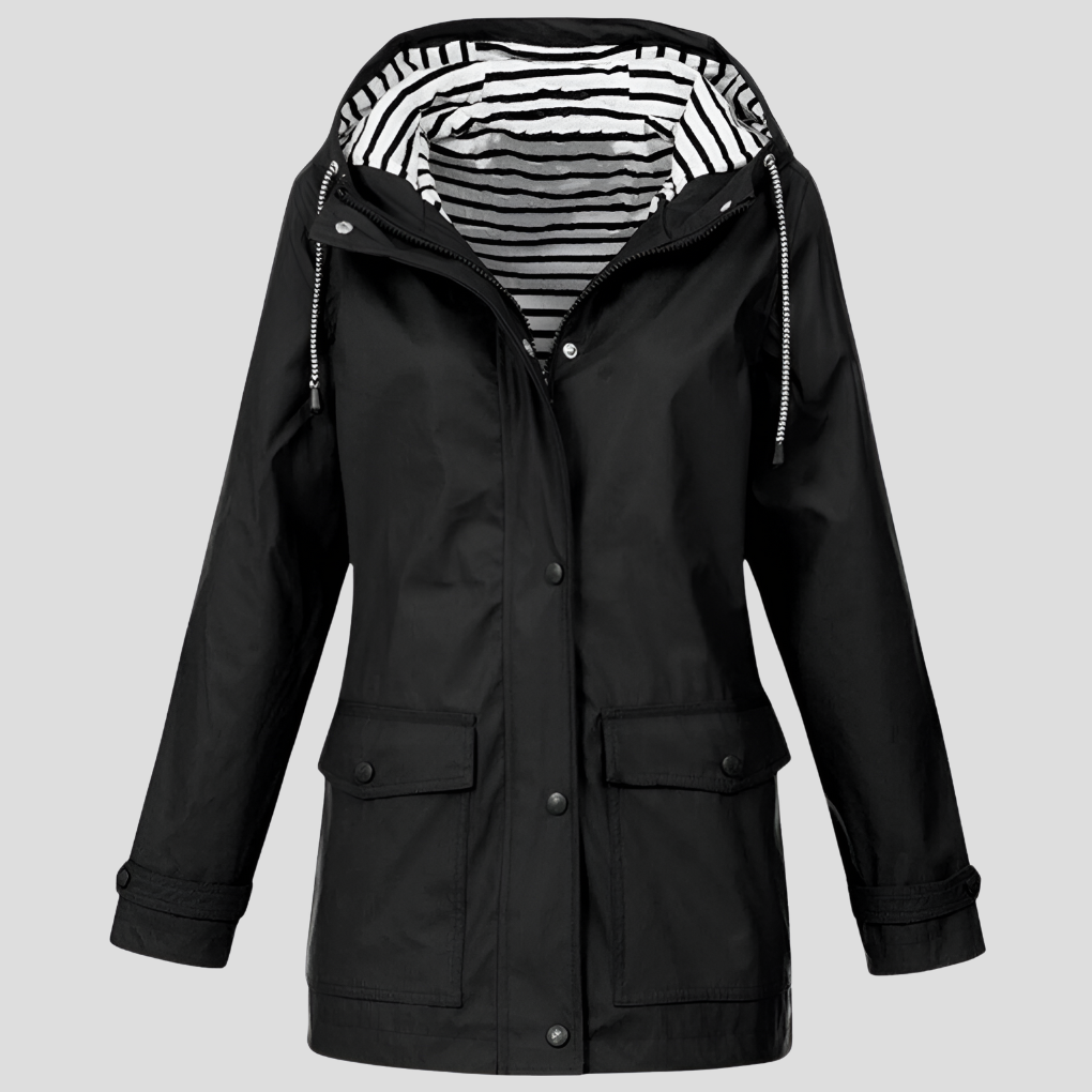 Elegante giacca donna impermeabile e antivento con cappuccio, ideale per moda casual e abbigliamento viaggio.