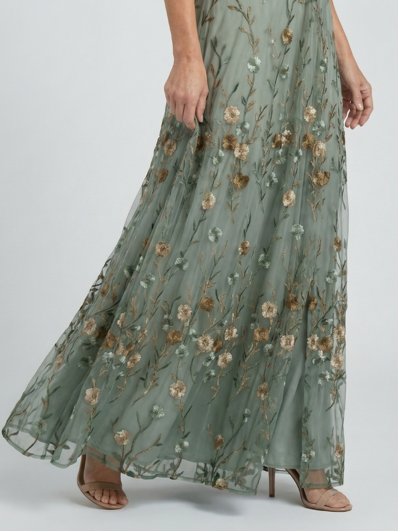 Abito lungo donna floreale elegante verde salvia, vestito maxi estivo. Ideale per cerimonia, con design fluido.