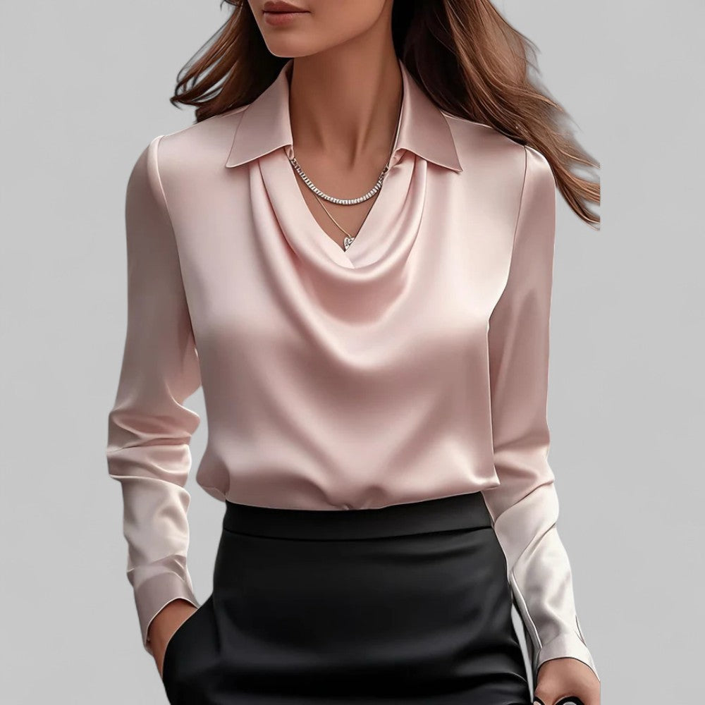 Moderna blusa satinata da donna con collo drappeggiato, ideale per outfit primaverili e autunnali.