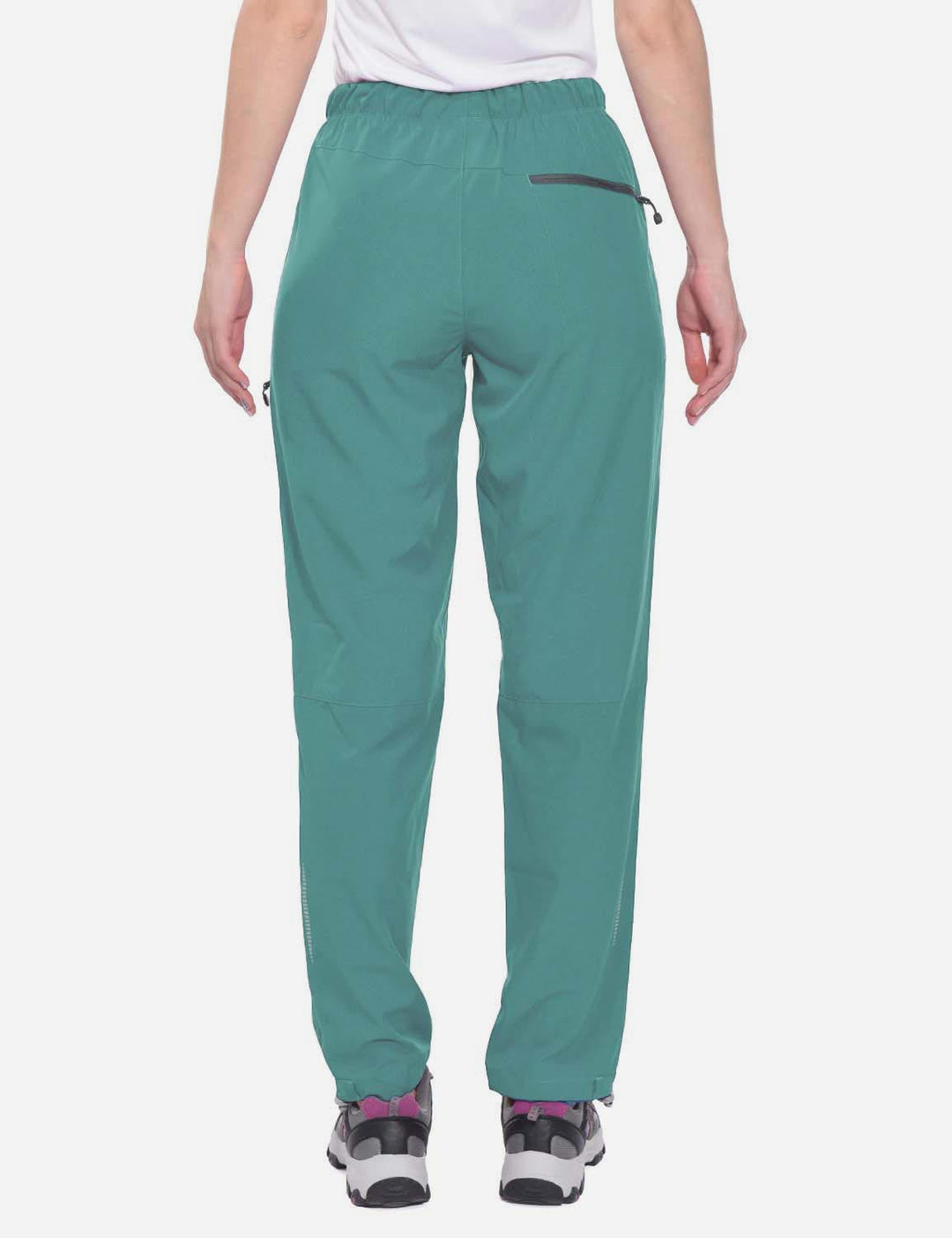 Pantaloni sportivi donna per la montagna, con tessuto resistente all'acqua.
