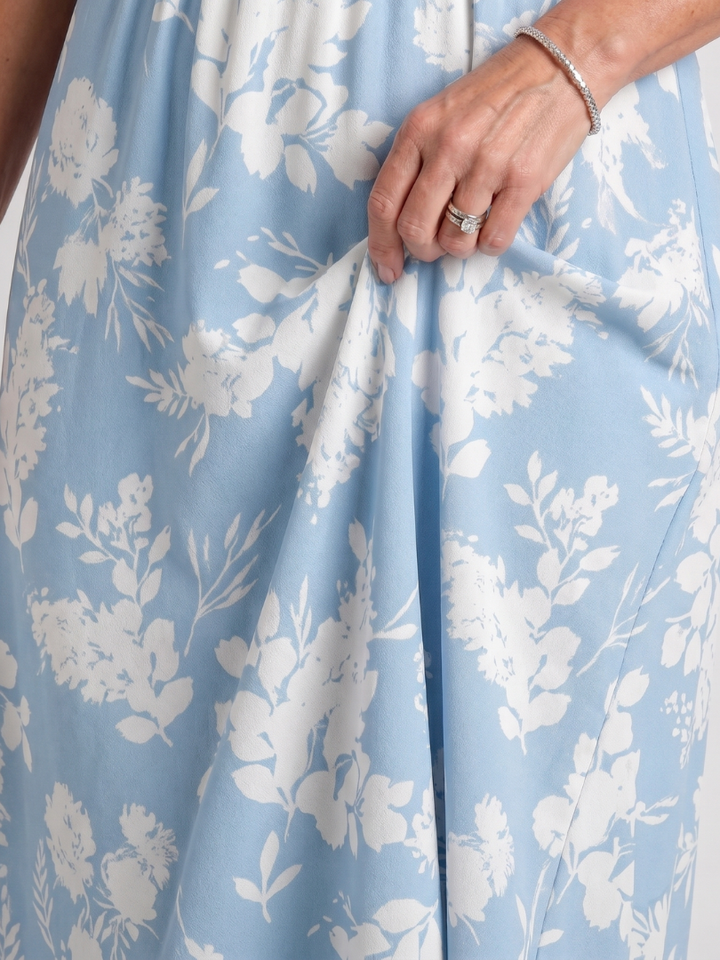 Abito estivo casual floreale midi da donna con scollo a V e maniche corte, perfetto per il relax.