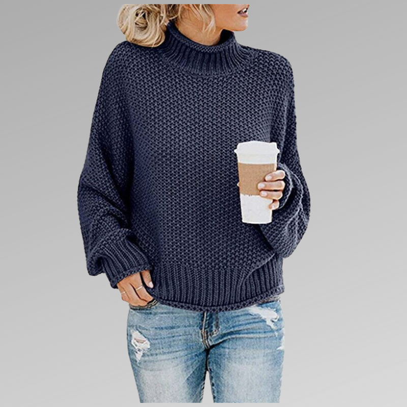 Donna indossa maglione dolcevita oversize. Pullover caldo e comodo, stile invernale elegante per moda rilassata.