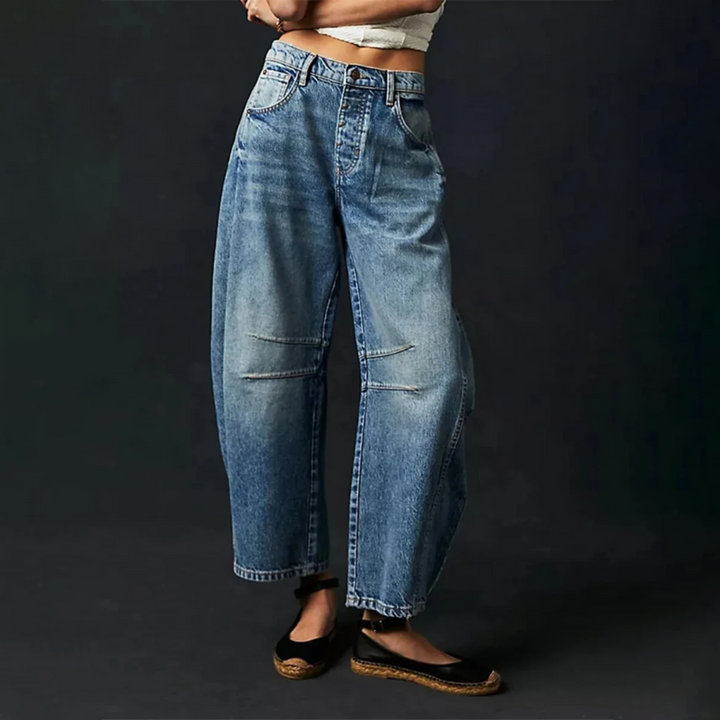 Outfit quotidiano: Pantaloni donna a gamba larga e vita alta, che uniscono comfort, stile casual ed eleganza.