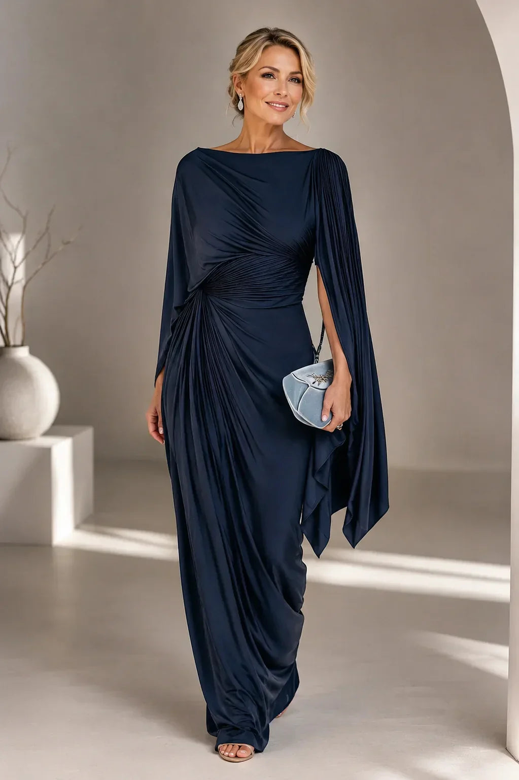 Abito lungo da donna plissettato rosa, ideale per primavera/estate. Vestito elegante e fluido per look femminile.