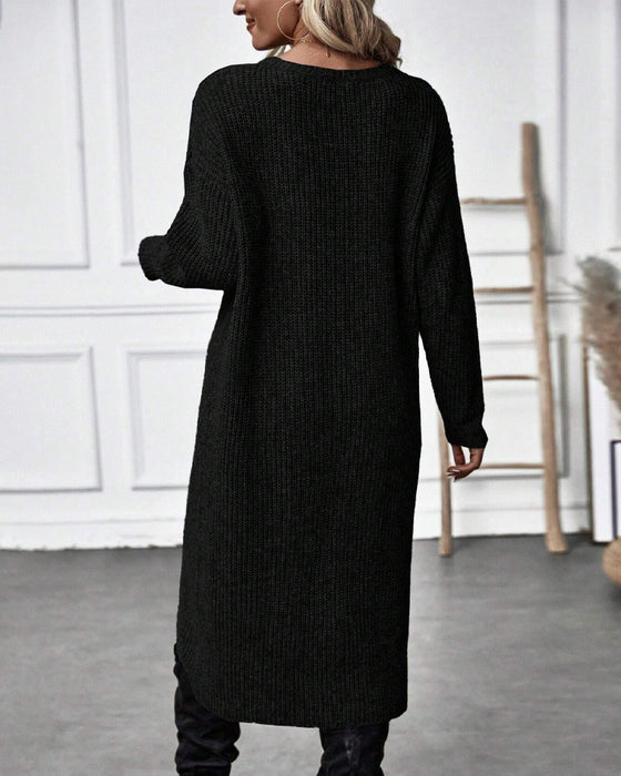 Abito da donna elegante e versatile, in maglia tinta unita per un look raffinato.