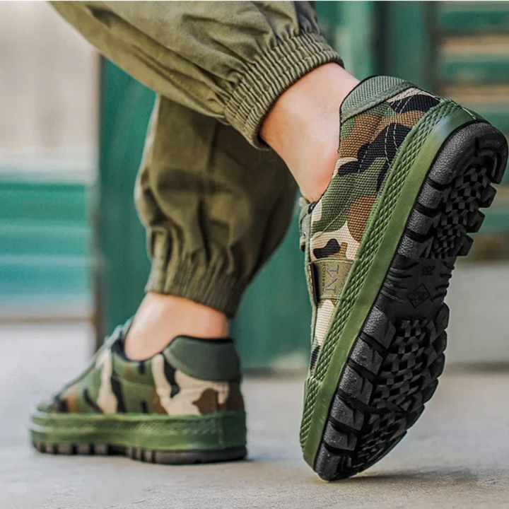 Scarpe sportive donna mimetico urbano, ammortizzate e antiscivolo, perfette per comfort su ogni terreno.