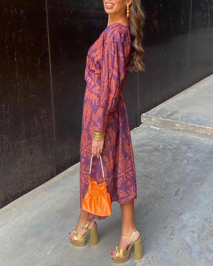 Abito lungo elegante da donna con scollo a V e nodo. Vestito perfetto per cerimonie e serate formali autunnali.